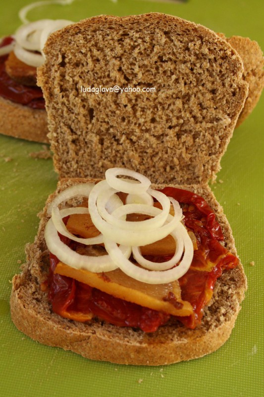 Совршен сендвич со домашен интегрален леб
