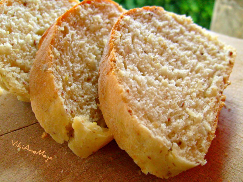 Домашен леб со мешано брашно