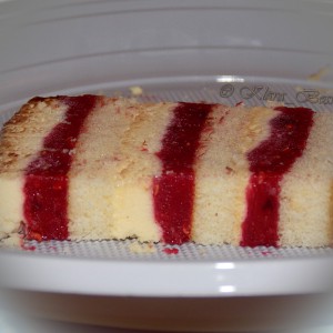 Брза торта со малини и ванила крем 