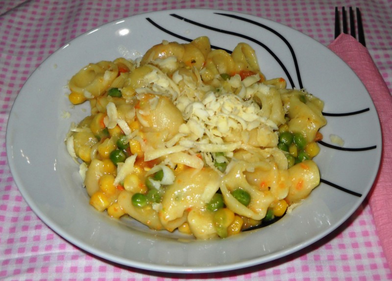 Брзи макарони со мешан зеленчук (посно)