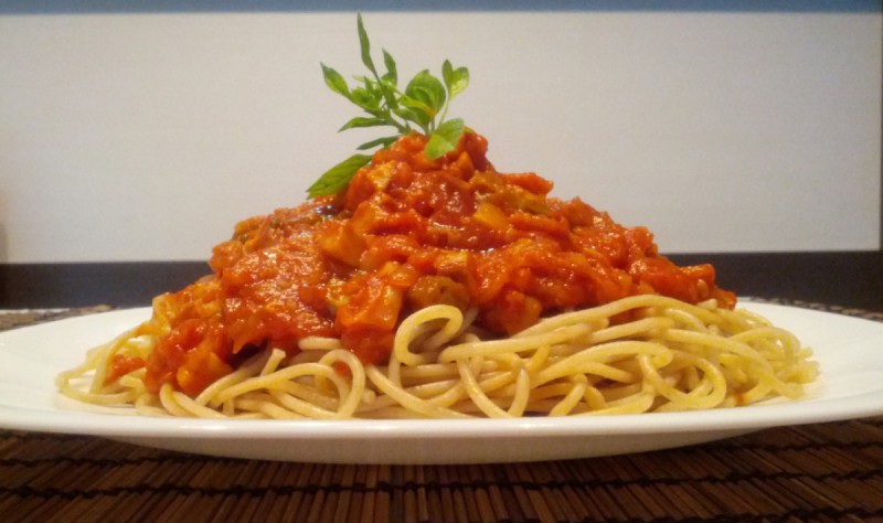 Интегрални шпагети со печурки и зеленчук