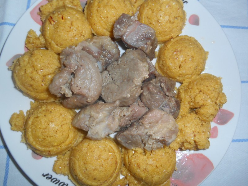 Качамак со свинско месо
