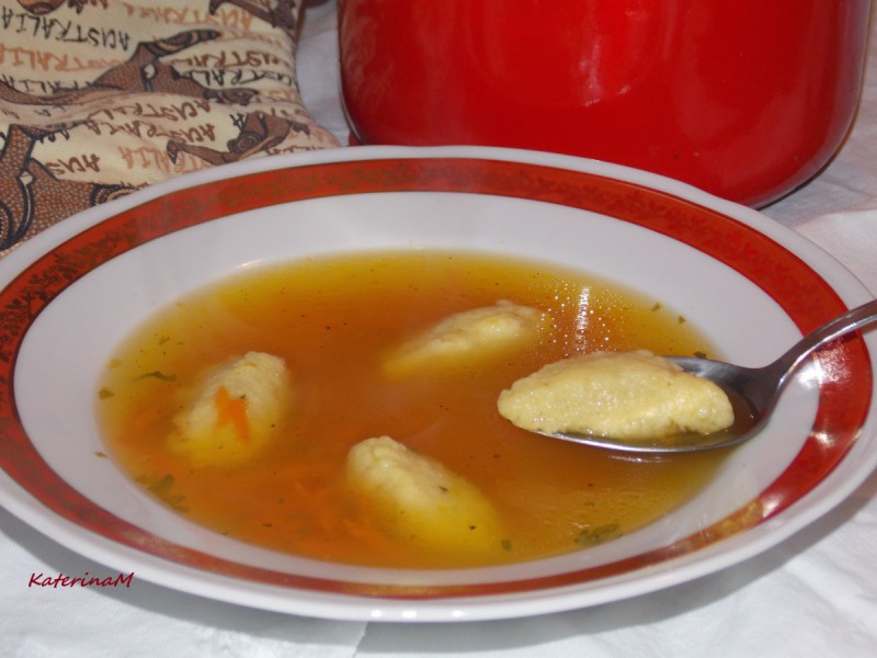Супа со кнедли од гриз и пармезан
