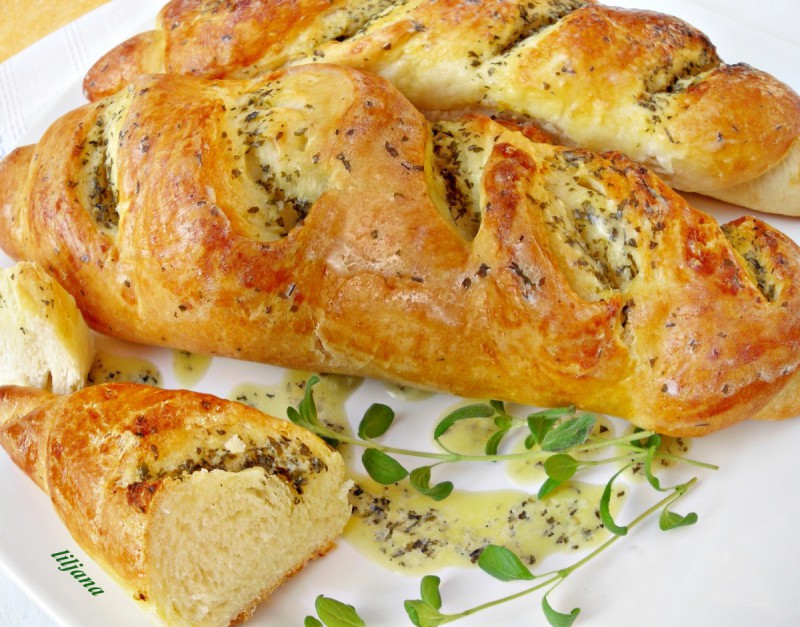 Ароматни багети - Garlic Bread