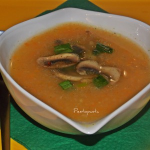 Зеленчукова крем супа со печурки и млад лук