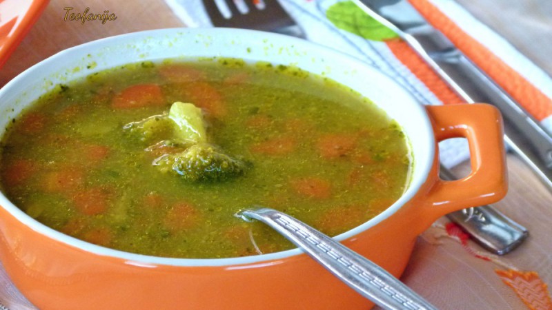 Густа зеленчукова супа со куркума (посно)