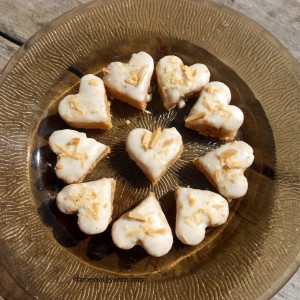 Бело срце со путер од кикиритки