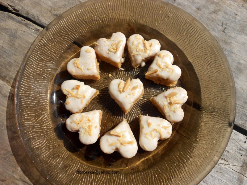 Бело срце со путер од кикиритки