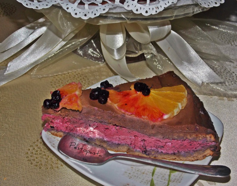 Виолетова торта со чоколаден ганаш