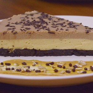 Видео рецепт: Чизкејк со путер од кикирики и чоколадо