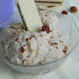Сладолед со наполитанки (во апарат за сладолед)