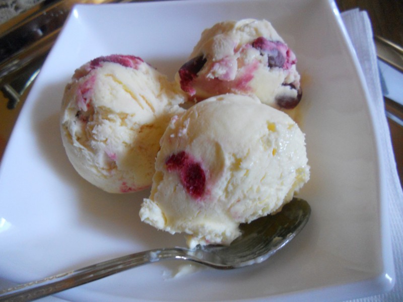 Овошен сладолед со јогурт