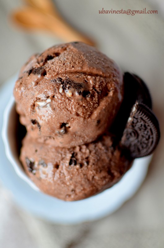 Чоко-нутела сладолед со орео колачиња