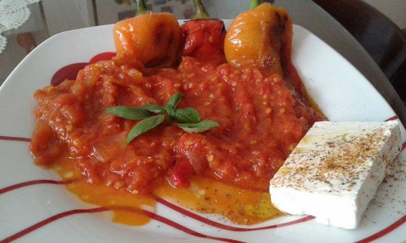 Летен ручек со пиперки и домати