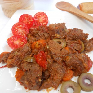 Пржено месо со шери домати и тиквички