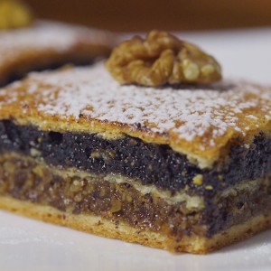 Видео рецепт: Посен колач со ореви и афион