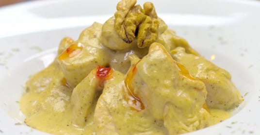 Видео рецепт: Пилешко во сос од ореви