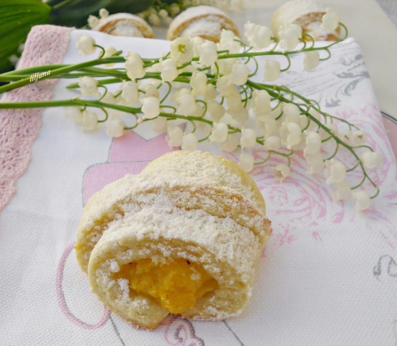Кифлички со пудинг и кокос - Рафаело Кифлички