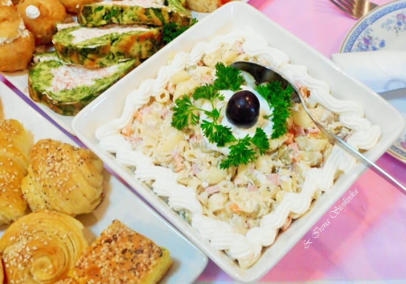 Салата со ситни макарони и туршија