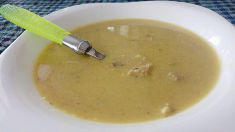Пилешка чорба со печурки