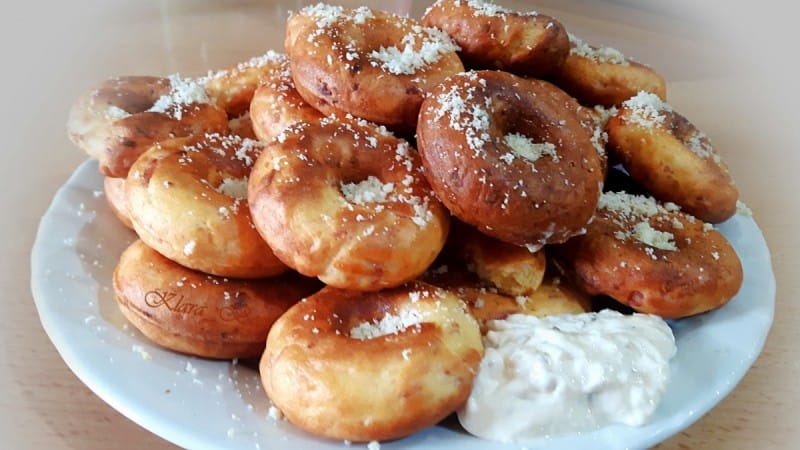 Пченкарни крофни со паризeр и пармезан (апарат за крофни)
