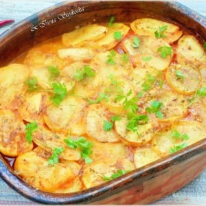 Тава со компири и домати (посно)