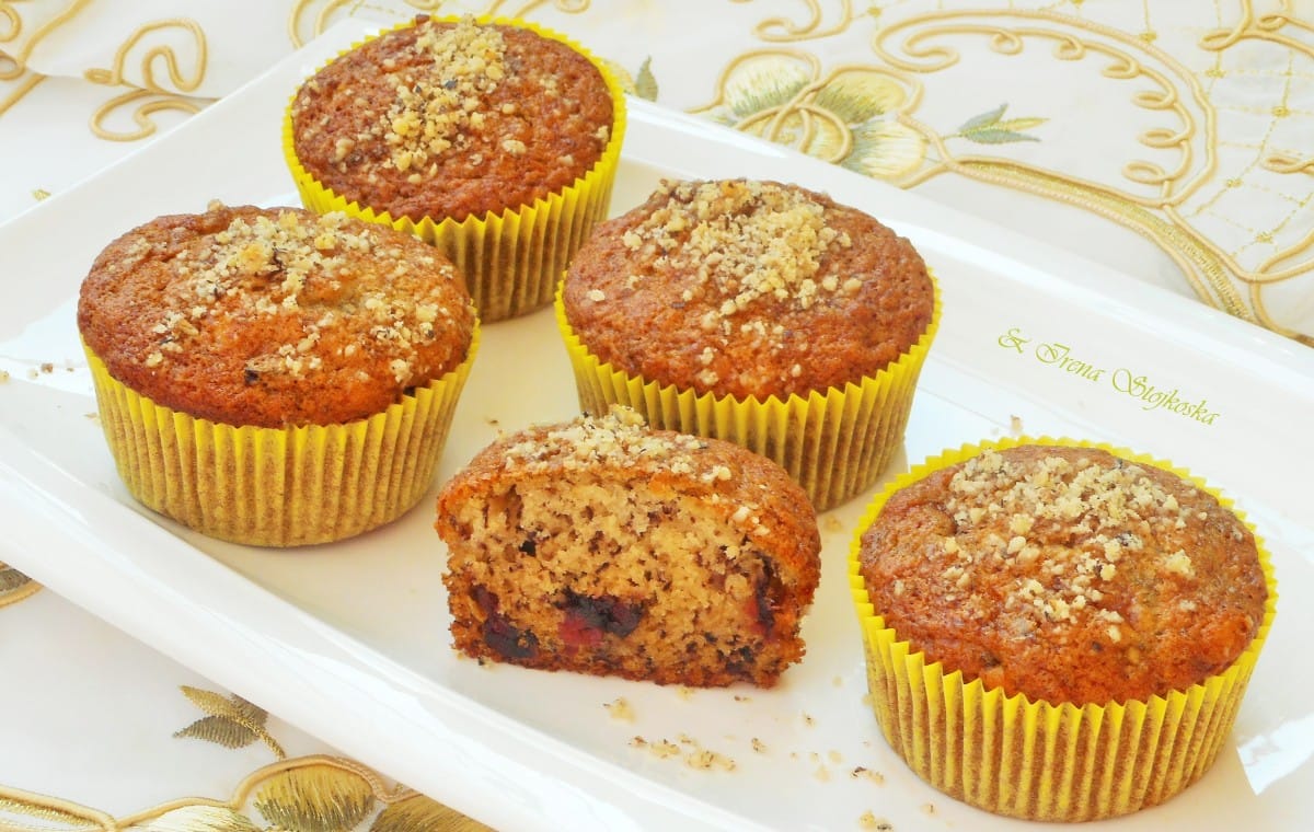 Посни мафини со банани и брусница - Moirecepti