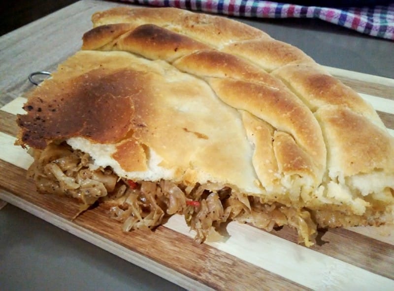 Кумановски зелник со кисела зелка и праз