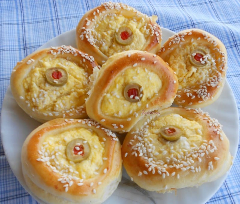 Погачици со полнење од сирење