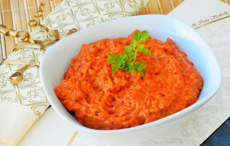 Намаз со ајвар, сенф и кари (посно)