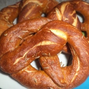Посни баварски переци со маслиново масло