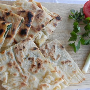 Турски палачинки со млад спанаќ и фета сирење