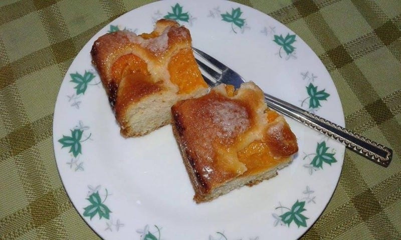 Колач со кајсии