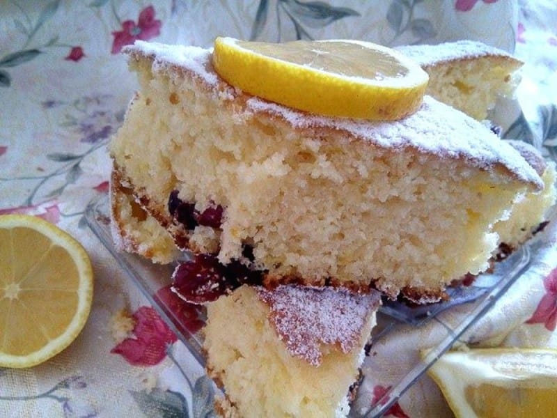 Лимон колач со брусница