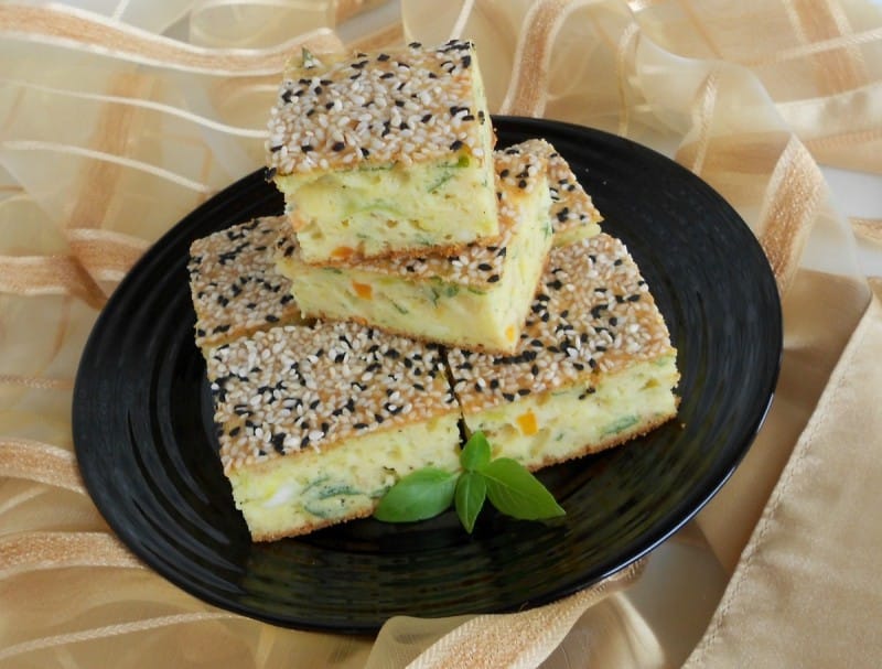 Солени шарени коцки со кисела павлака