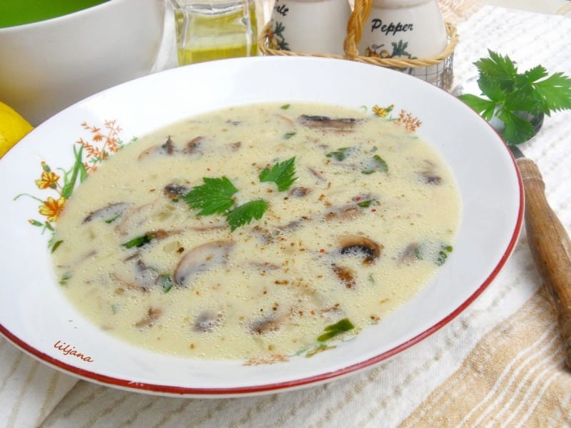 Чорба со печурки и праз