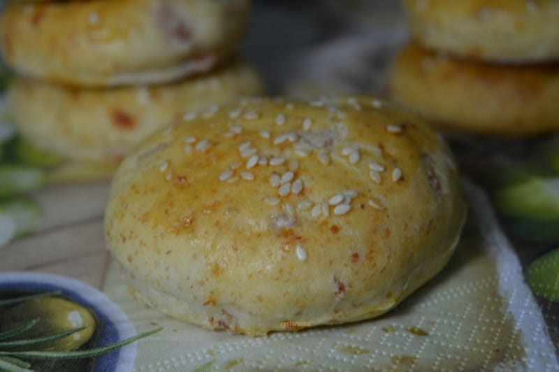 Погачици со сирење и шунка