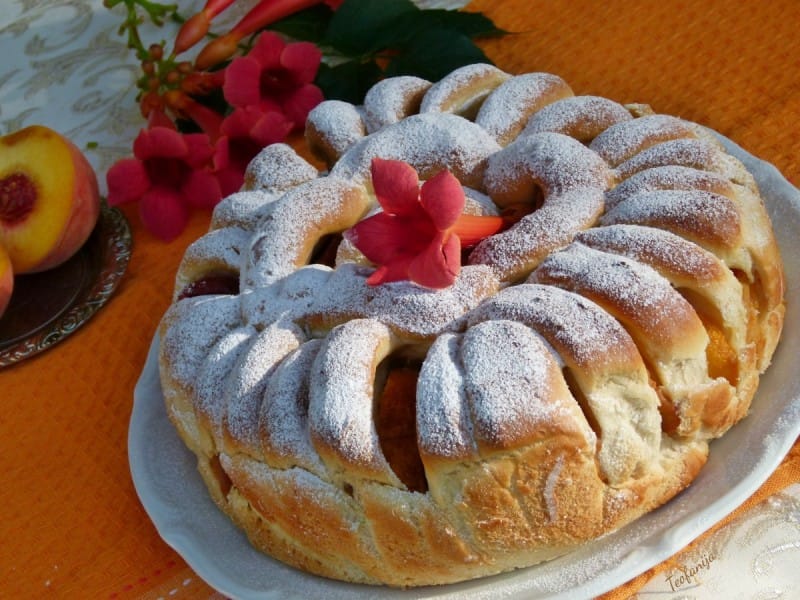 Слатка погача со праски (посно)