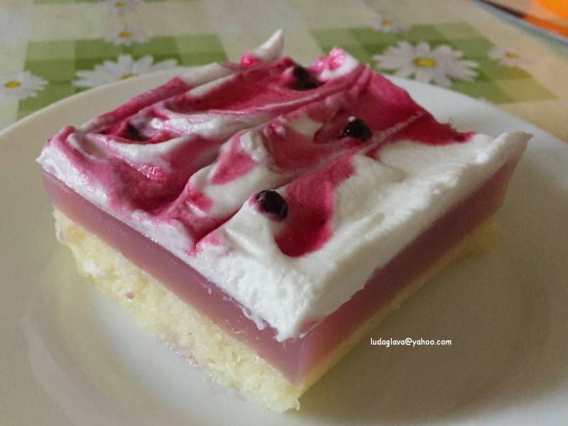 Сочен колач со кокос