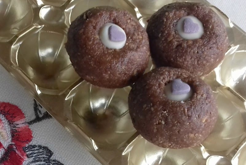 Бомбици со потпечени бадеми и маскарпоне сирење