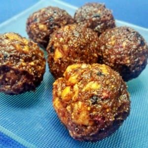 Ароматични енергетски бомбици (хроно, посно, веган, сурово)