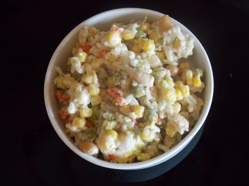 Салата со кикиритки и пченка (посно)