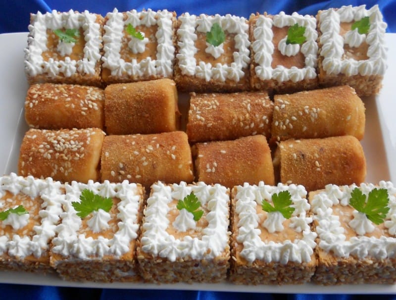 Пикантни ајвар коцки