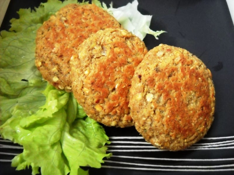 Плескавици од киноа и црвена леќа (посно)