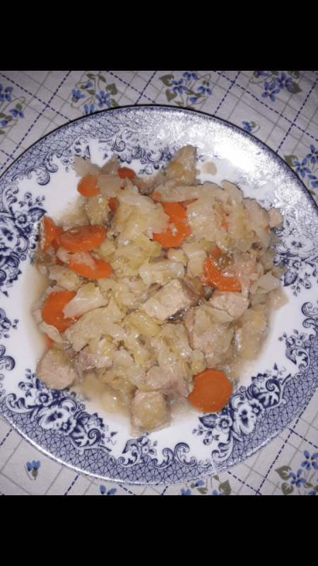 Манџа со зелка и коцка за супа