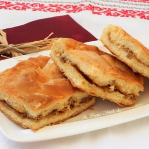 Зелник со кромид и праз (посно)