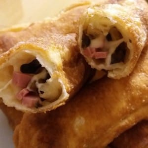 Пирошки со кашкавал, шунка и печурки