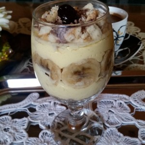 Десерт со пудинг во чаша