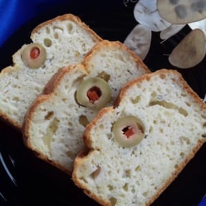 Солен колач со зелени маслинки