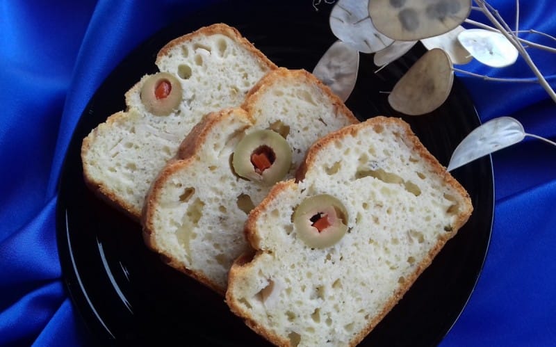 Солен колач со зелени маслинки